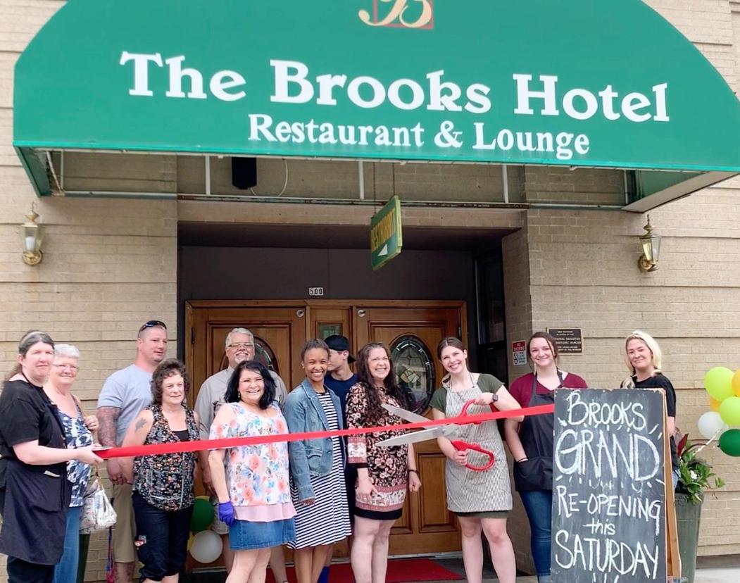 The Brooks Hotel Restaurant And Lounge Wallace Exterior photo